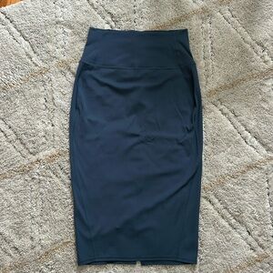 NEVER WORN- lululemon Nulu Pencil Skirt